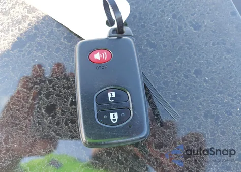 2011 Toyota Prius Two z USA, uszkodzony, nr VIN JTDKN3DU3B5345747